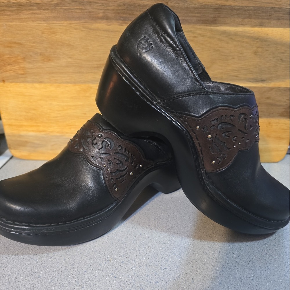 Ariat Western Leather Clogs Black Brown Cut Floral Metal Studs Sz 8.5B Nursing